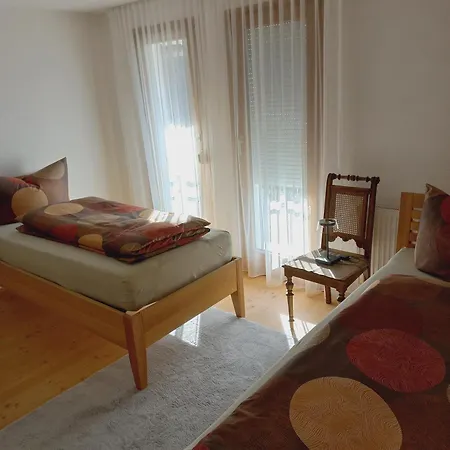 Vanezer Apartment
